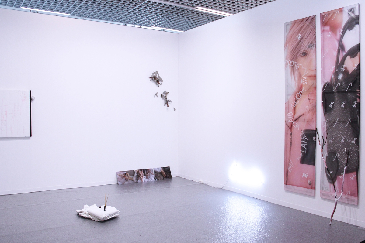 EPISODE X/CHAPTER 3: BEDROOM [booth view]