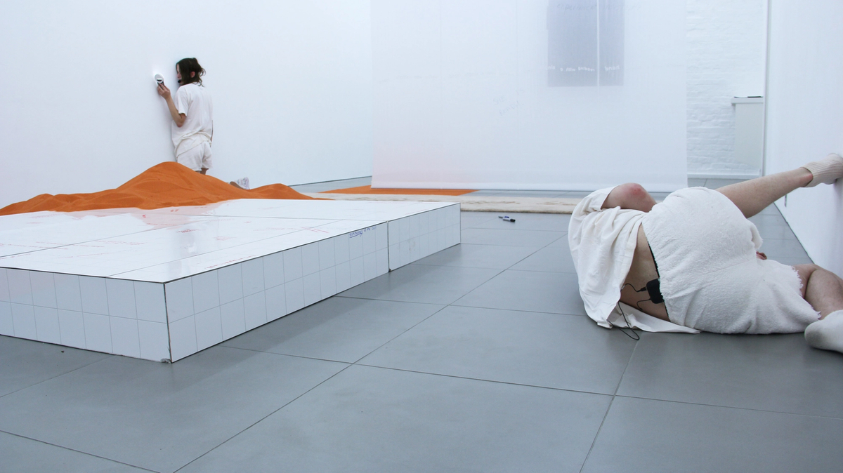 DOROTA GAWĘDA & EGLĖ KULBOKAITĖ, YGRG 14X: readibg with a single hand V , 2018.  Performance at Cell Project Space, London.