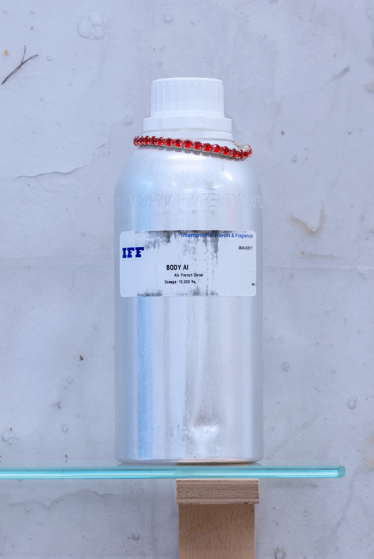 Being fogs and clouds, 2017
Clear glycerine soap base, natural black clay, ash, shelf, screws, found object, fragrance BODY AI (III) and (IV) (produced with support of IFF Inc.; in collaboration with Caroline Dumur), aluminium bottle with label (edition of 10).
Photos: Arnas Anskaitis