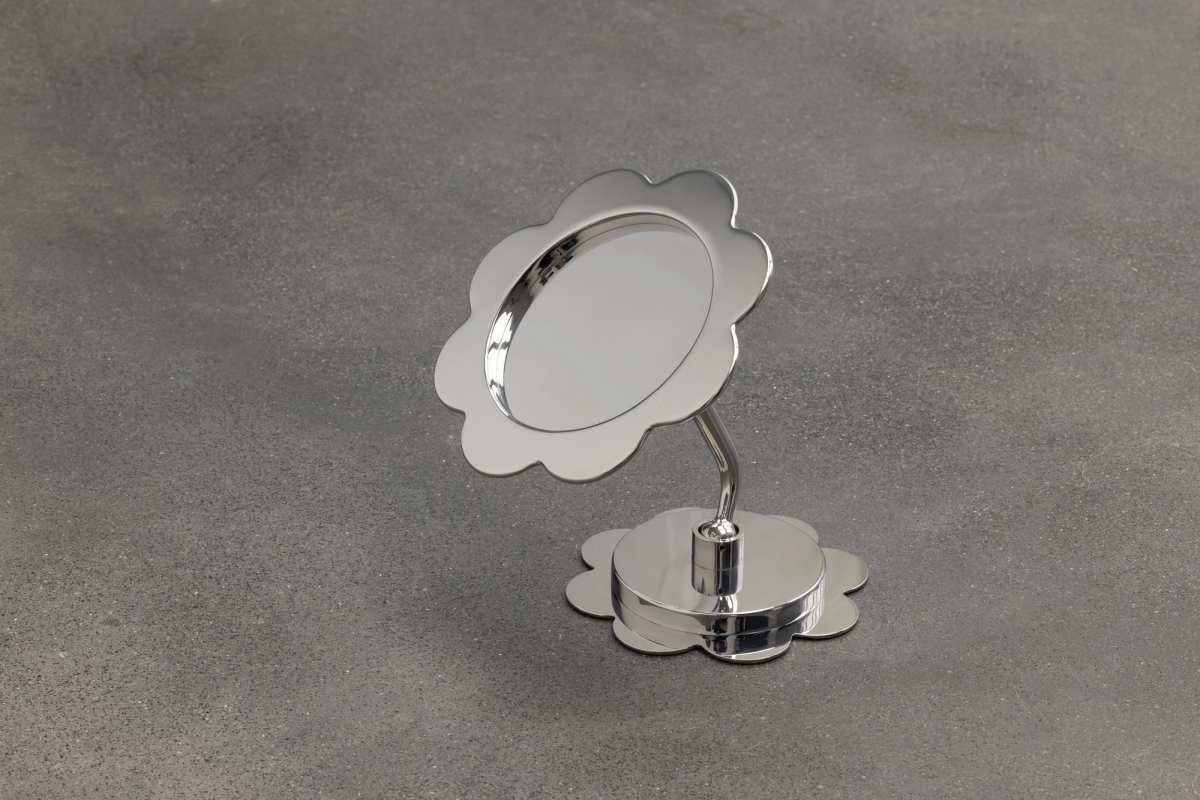 Yield (twinning), 2025, stainless steel cast from a found object, 17×16×14 cm each, 15 in total.  Photo: Yang Hao

