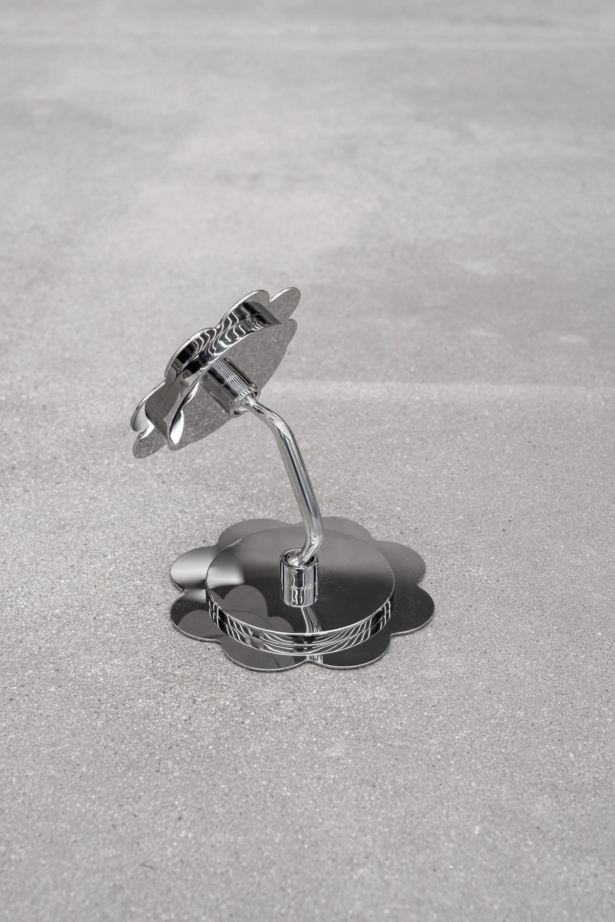 objects in mirror are closer than they appear