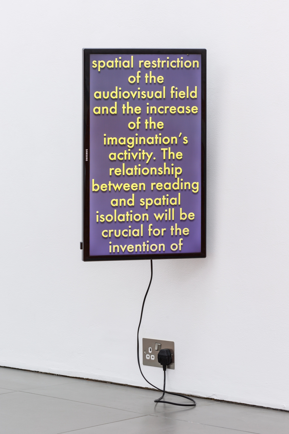 YGRG 14X: reading with a single hand V

[ exhibition view]