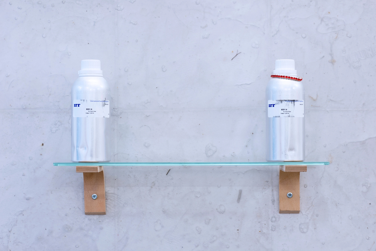 Being fogs and clouds, 2017
Clear glycerine soap base, natural black clay, ash, shelf, screws, found object, fragrance BODY AI (III) and (IV) (produced with support of IFF Inc.; in collaboration with Caroline Dumur), aluminium bottle with label (edition of 10).
Photos: Arnas Anskaitis