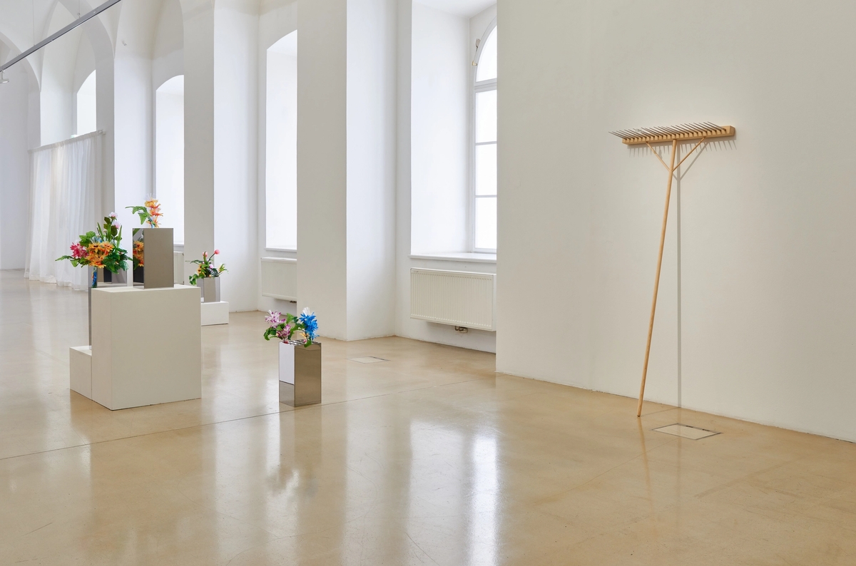 Oh, make your fingernails into spades, Your palms into shovels, Kunstraum Niederoesterreich, Vienna (exhibition view). Photo: Markus Gradwohl.