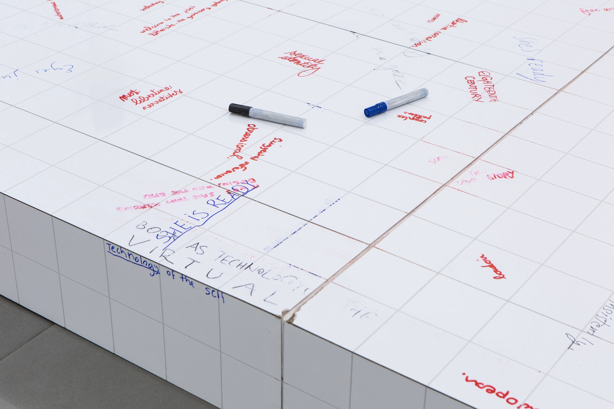 YGRG 14X: reading with a single hand V

[ exhibition view]