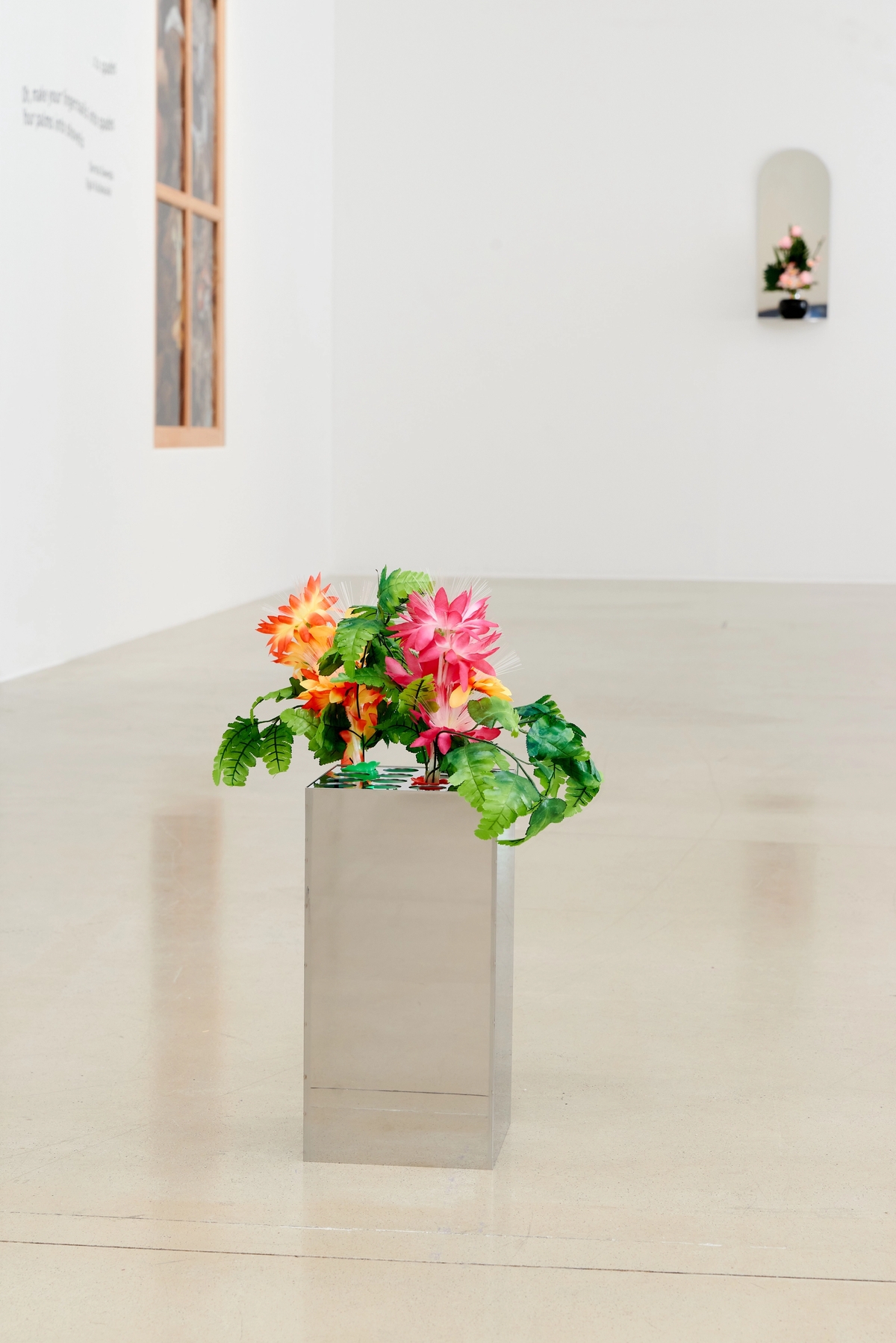 Oh, make your fingernails into spades, Your palms into shovels, Kunstraum Niederoesterreich, Vienna (exhibition view). Photo: Markus Gradwohl.