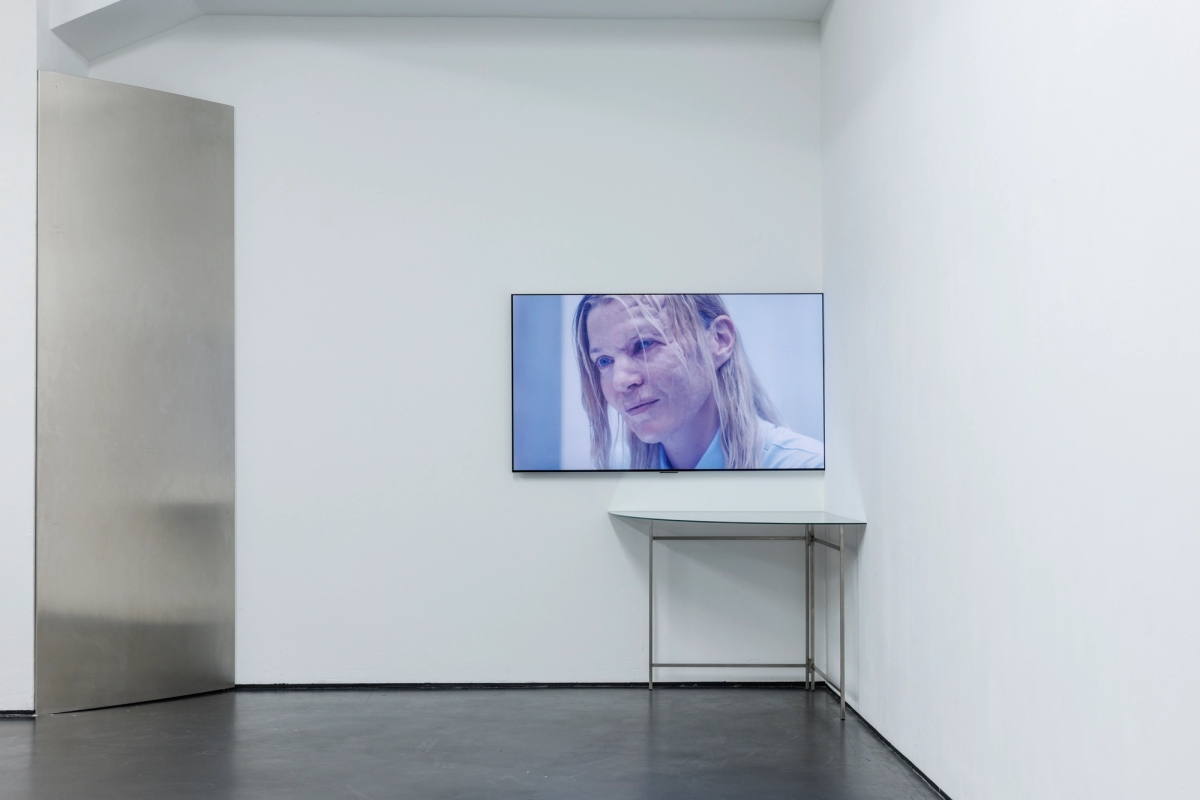 objects in mirror are closer than they appear