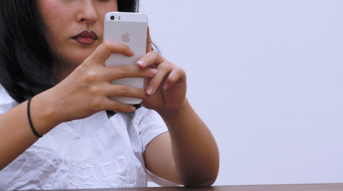 Dorota Gawęda and Egle Kulbokaite, Young Girl Reading Group 145, 2017