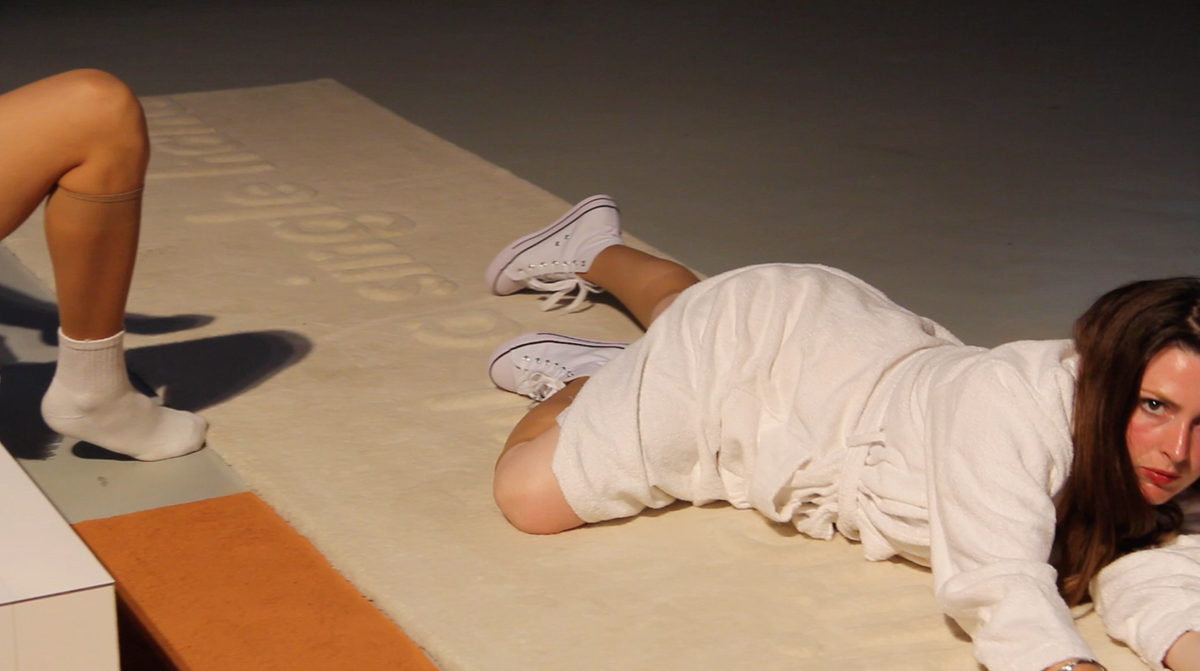 DOROTA GAWĘDA & EGLĖ KULBOKAITĖ, YGRG 14X: reading with a single hand, 2017