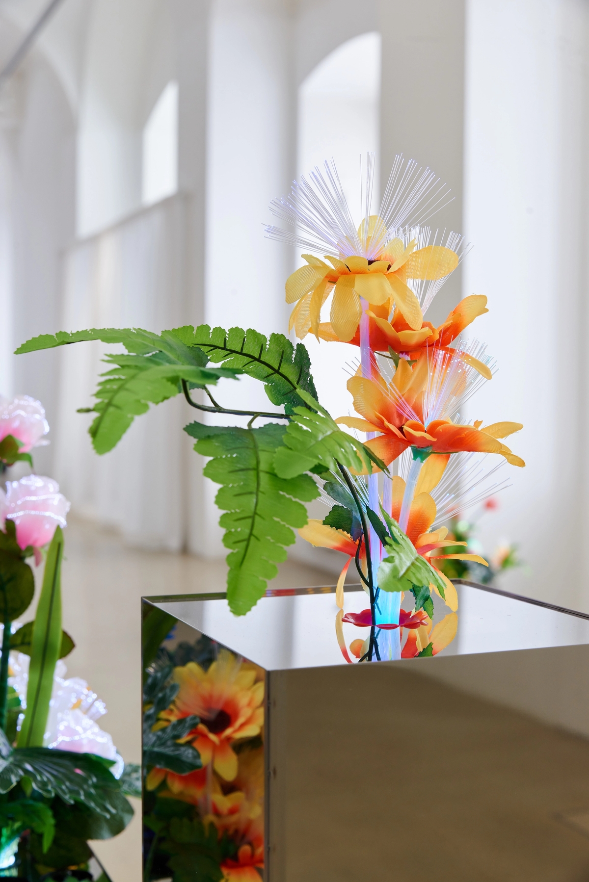 Freestanding Votive Flowers (I–VII), 2022

 Stainless steel, LED flowers .

 Photo: Markus Gradwohl.