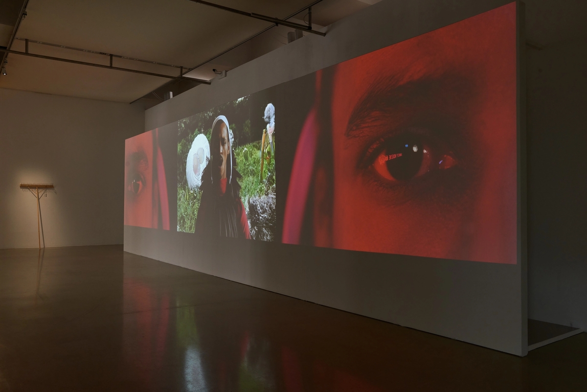 Oh, make your fingernails into spades, Your palms into shovels, Kunstraum Niederoesterreich, Vienna (exhibition view). Photo: Markus Gradwohl.