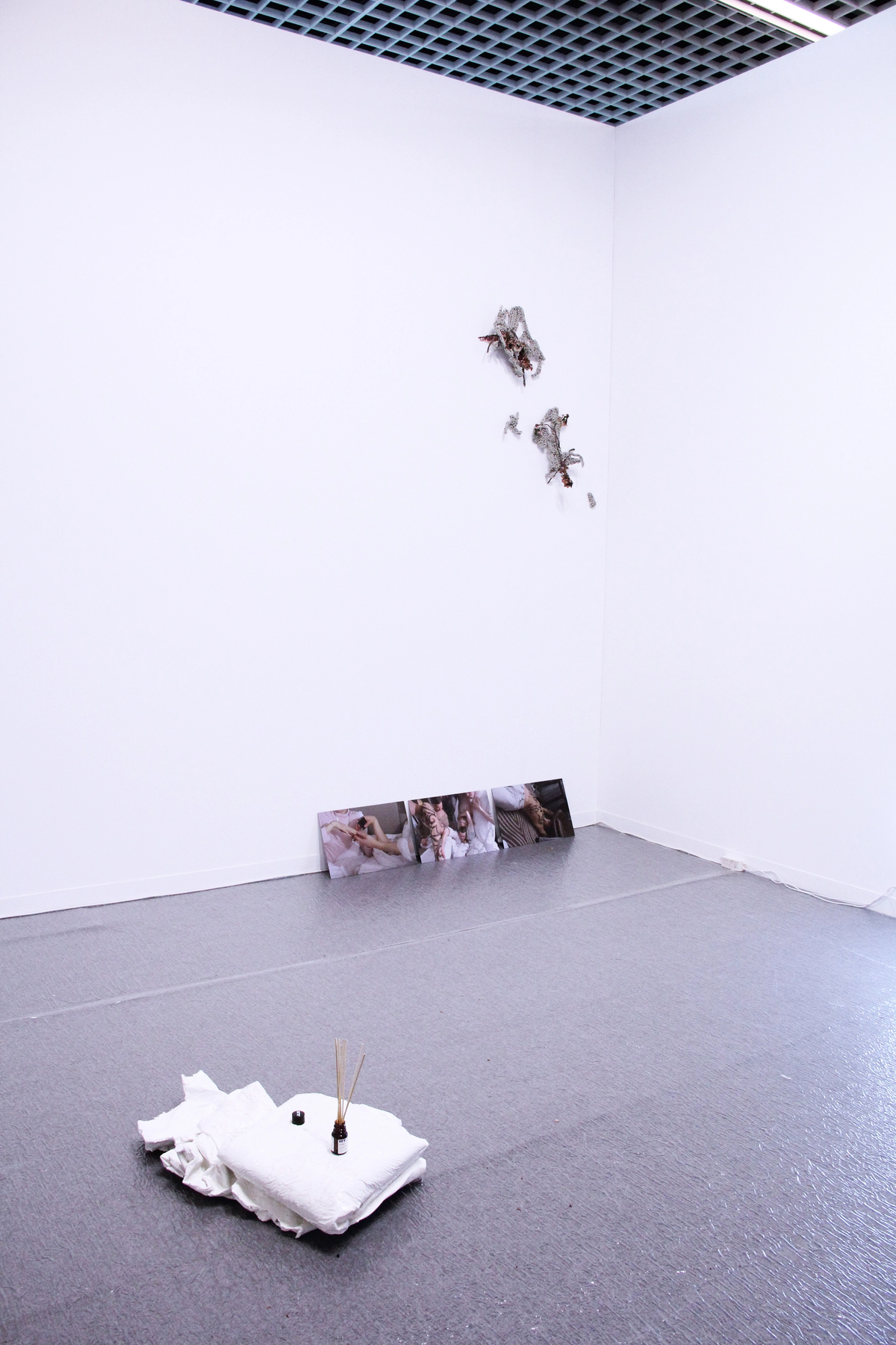 EPISODE X/CHAPTER 3: BEDROOM [booth view]