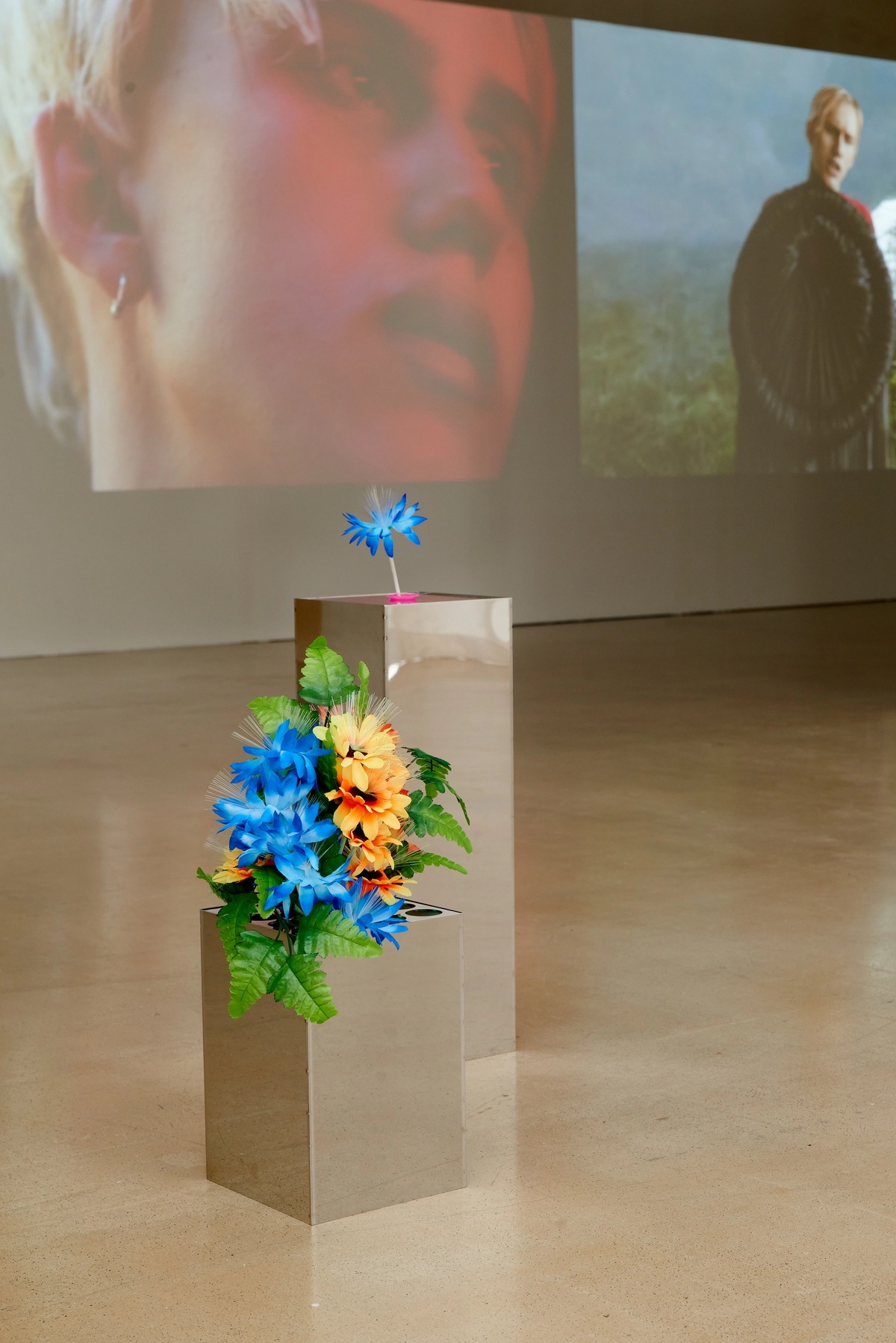 Oh, make your fingernails into spades, Your palms into shovels, Kunstraum Niederoesterreich, Vienna (exhibition view). Photo: Markus Gradwohl.