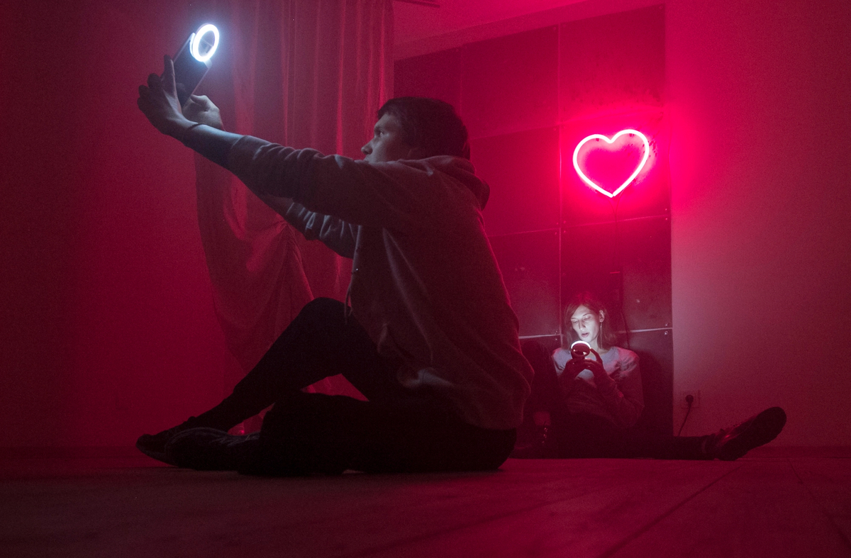 YGRG 150,  2017 [performance]
Performed by: Antanas Lučiūnas, Kristina Aglaja Skaldina, Dorota Gawęda and Eglė Kulbokaitė
Reading: “Gender, Sexuality, and the Biopolitics of Architecture: From the Secret Museum to Playboy” by Paul B. Preciado.
Photo: Ugnius Gelguda