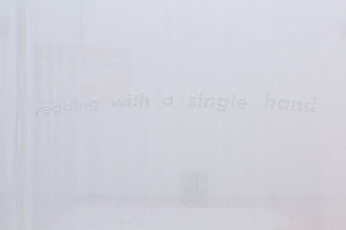 YGRG 14X: reading with a single hand V

[ exhibition view]