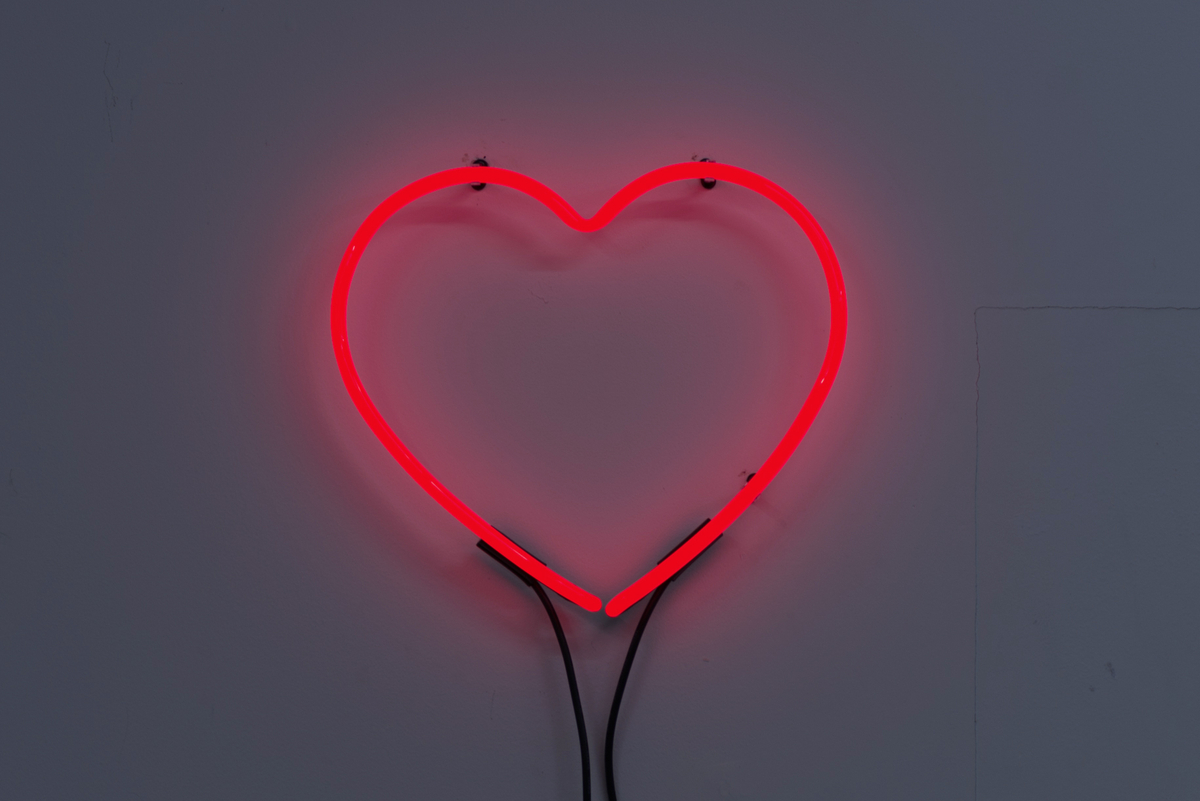 Alcove, 2017
Ruby red neon heart, cable.
Photo: Arnas Anskaitis