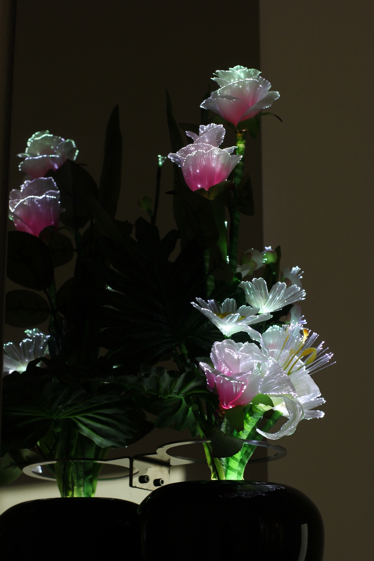 Votive Flowers (I–III), 2022

 Stainless steel, LED flowers (detail).