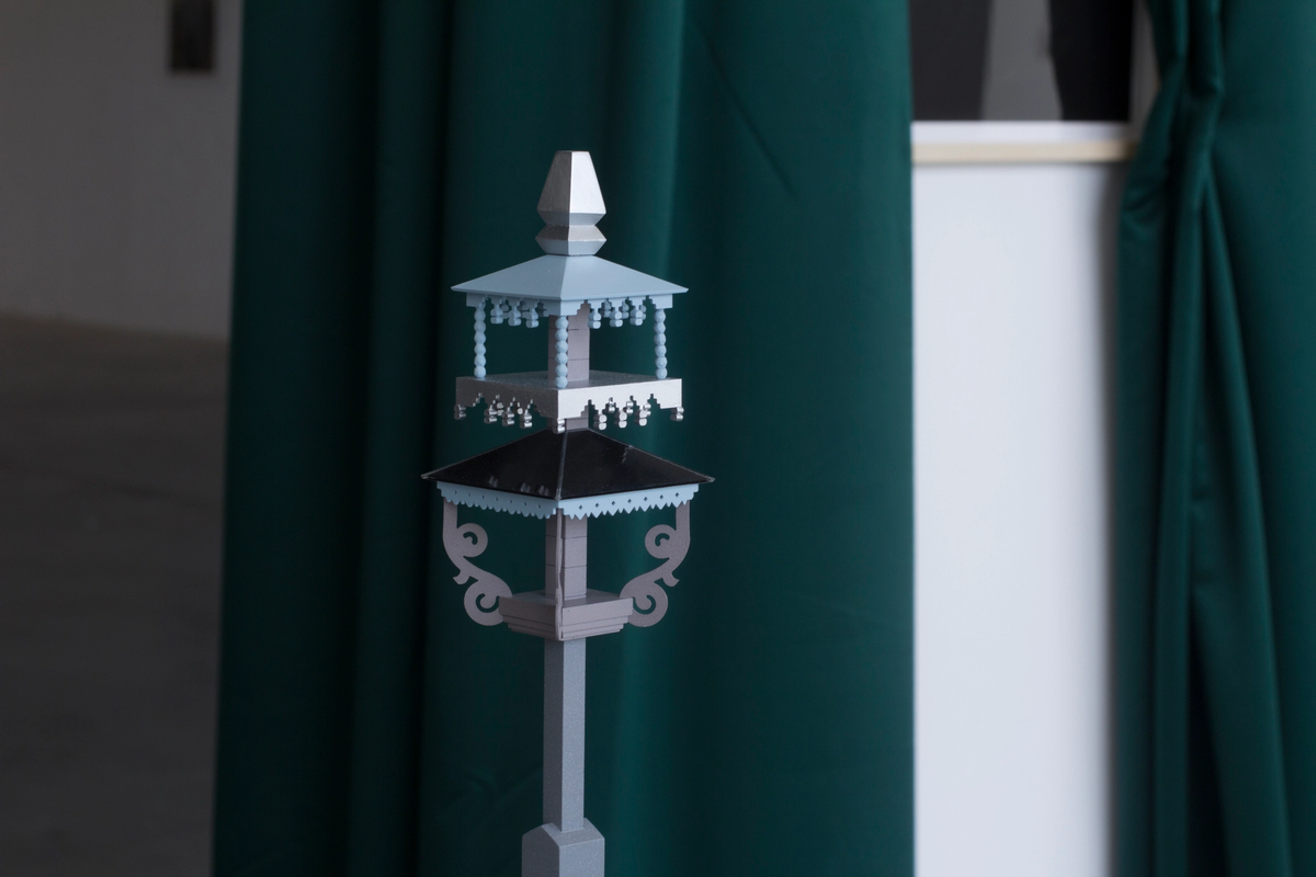 Ghost Feeder (I), 2021

Architectural model, acrylic and paint, 15x15x42 cm.