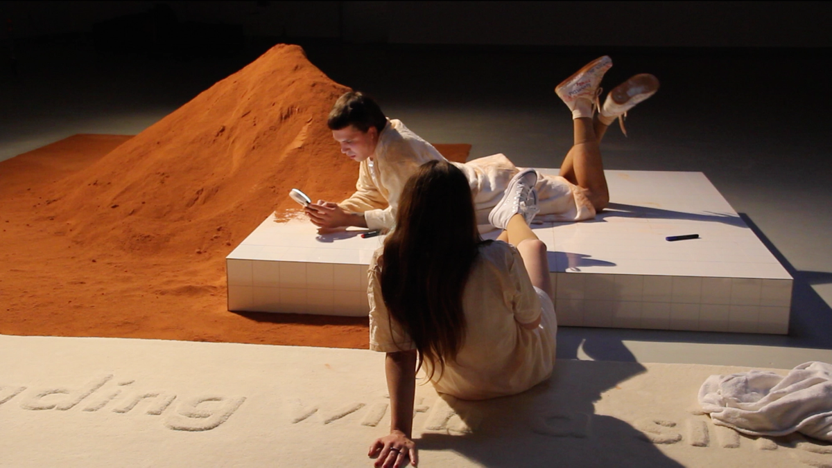 DOROTA GAWĘDA & EGLĖ KULBOKAITĖ, YGRG 14X: reading with a single hand, 2017