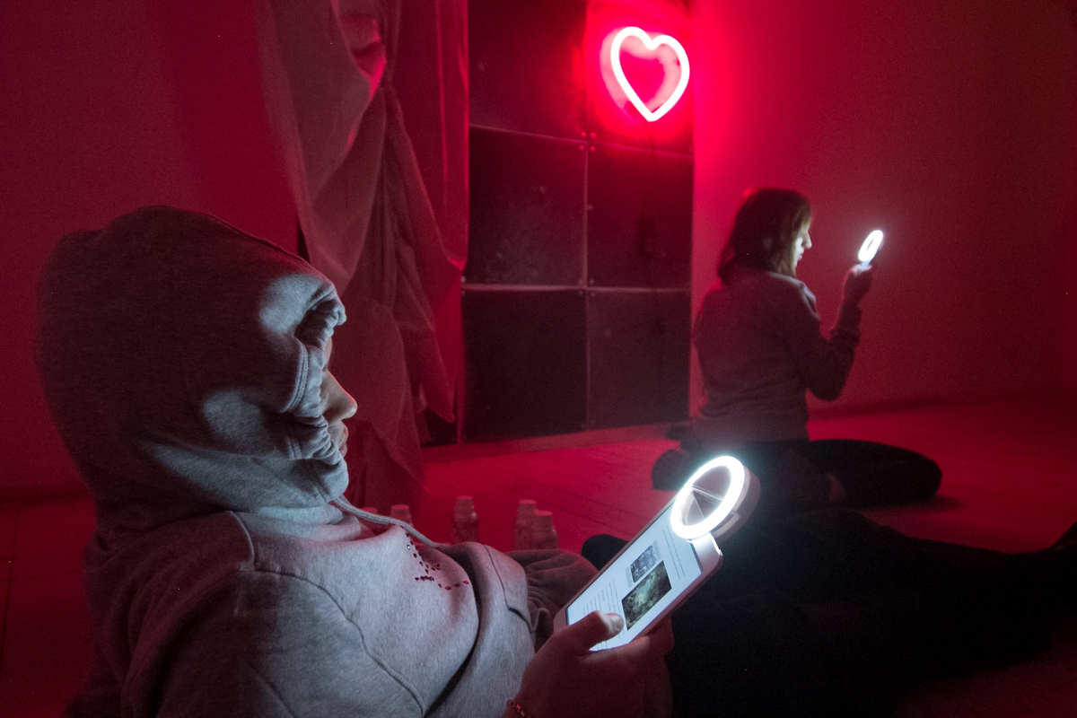 YGRG 150,  2017 [performance]
Performed by: Antanas Lučiūnas, Kristina Aglaja Skaldina, Dorota Gawęda and Eglė Kulbokaitė
Reading: “Gender, Sexuality, and the Biopolitics of Architecture: From the Secret Museum to Playboy” by Paul B. Preciado.
Photo: Ugnius Gelguda