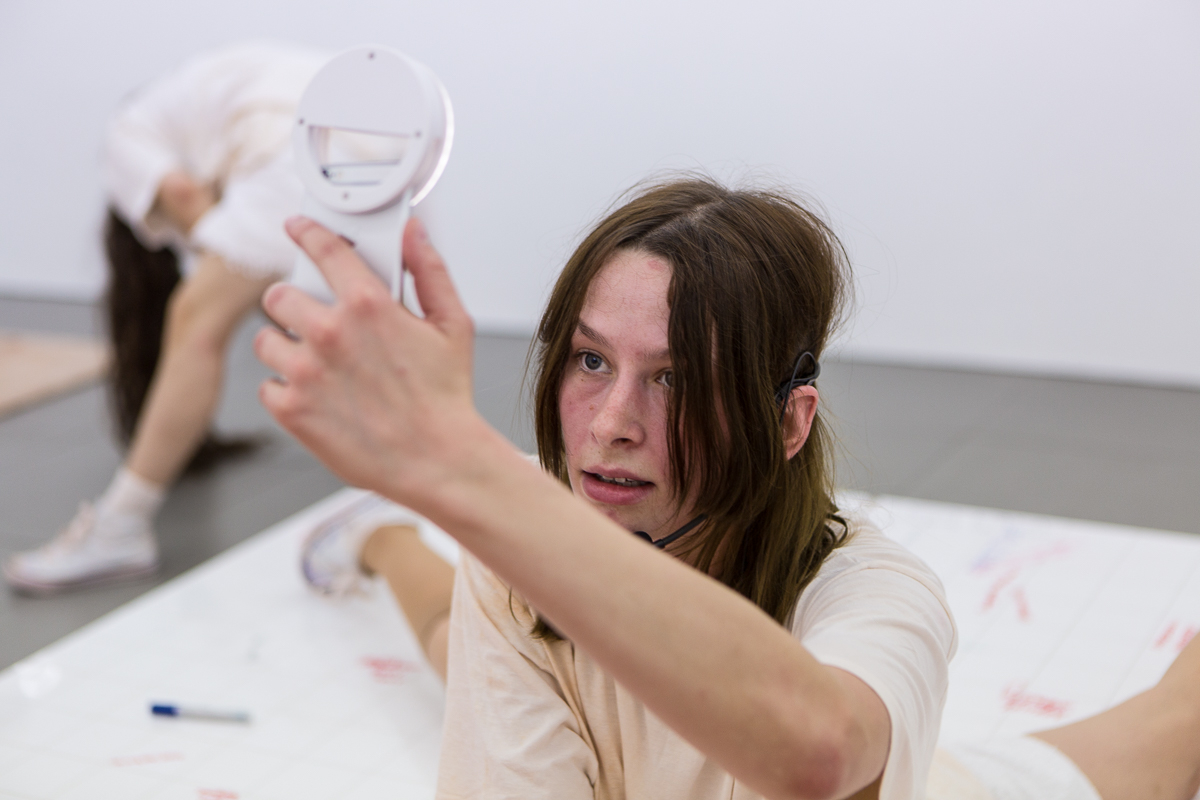 DOROTA GAWĘDA & EGLĖ KULBOKAITĖ, YGRG 14X: readibg with a single hand V , 2018.  Performance at Cell Project Space, London.