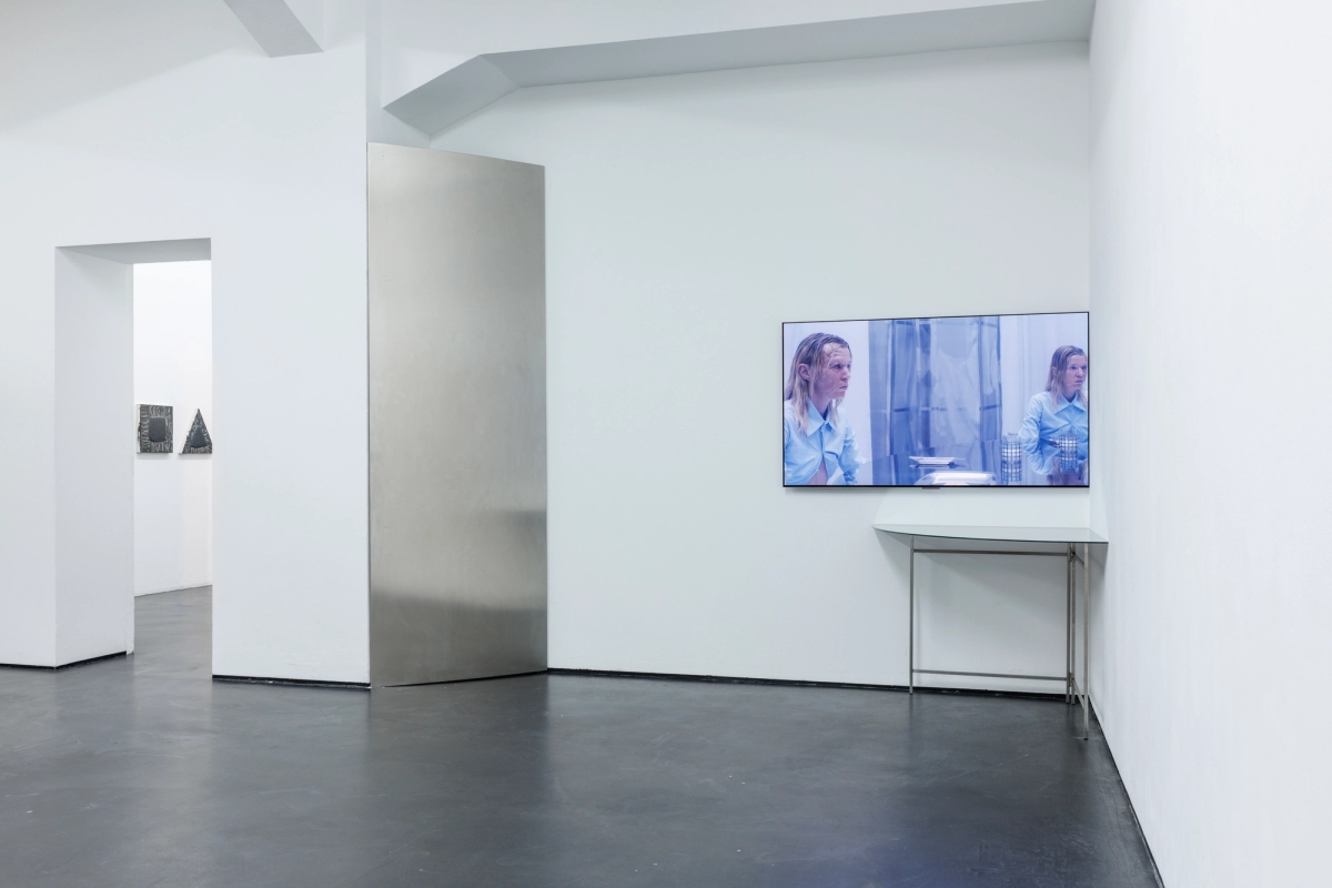 objects in mirror are closer than they appear