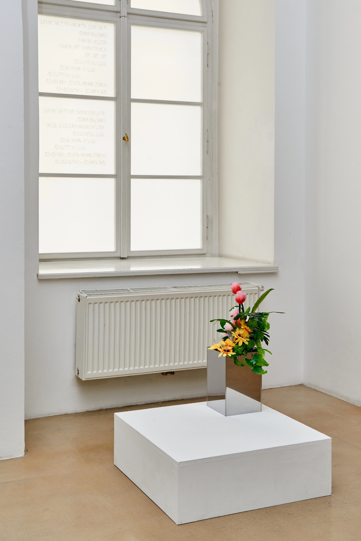 Oh, make your fingernails into spades, Your palms into shovels, Kunstraum Niederoesterreich, Vienna (exhibition view). Photo: Markus Gradwohl.

