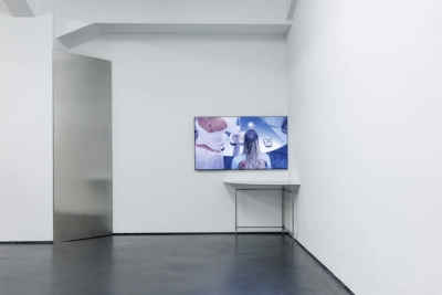 objects in mirror are closer than they appear