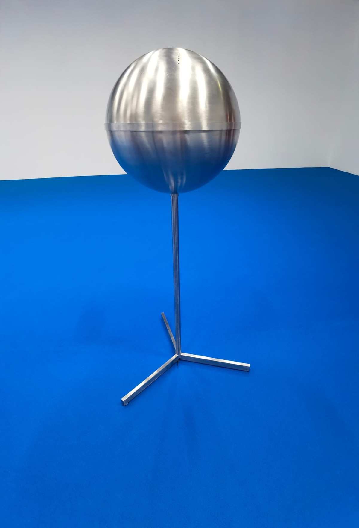 Censer I 2023. Brushed aluminium; nebulising mechanism; RYXPER1126AE, 2019 fragrance produced in collaboration with International Flavors and Fragrances Inc.; 40 x 40 x 70 cm