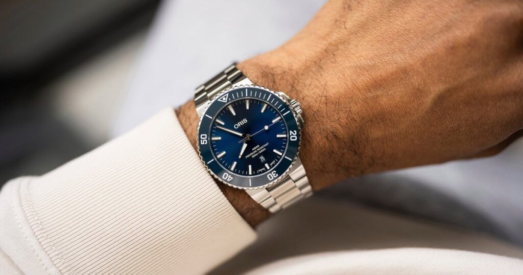 Oris Aquis Date luxury dive watch with 300m water resistance and sporty design