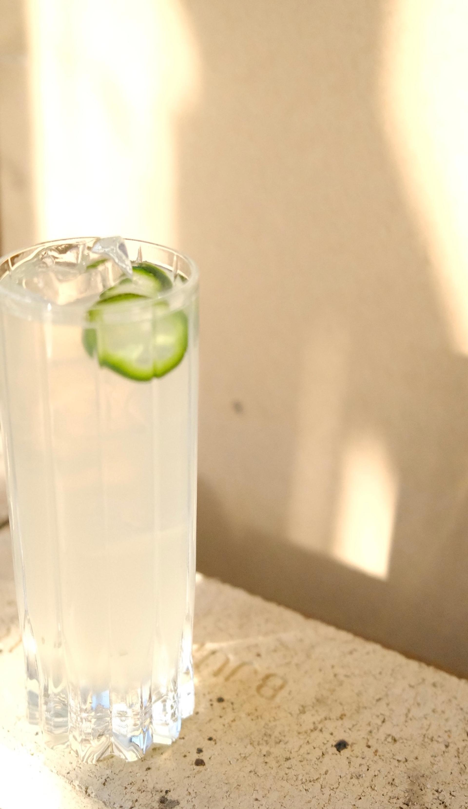 Bild på Skrea Backe Jalapeno fizz cocktail i ett riedel highball glas.