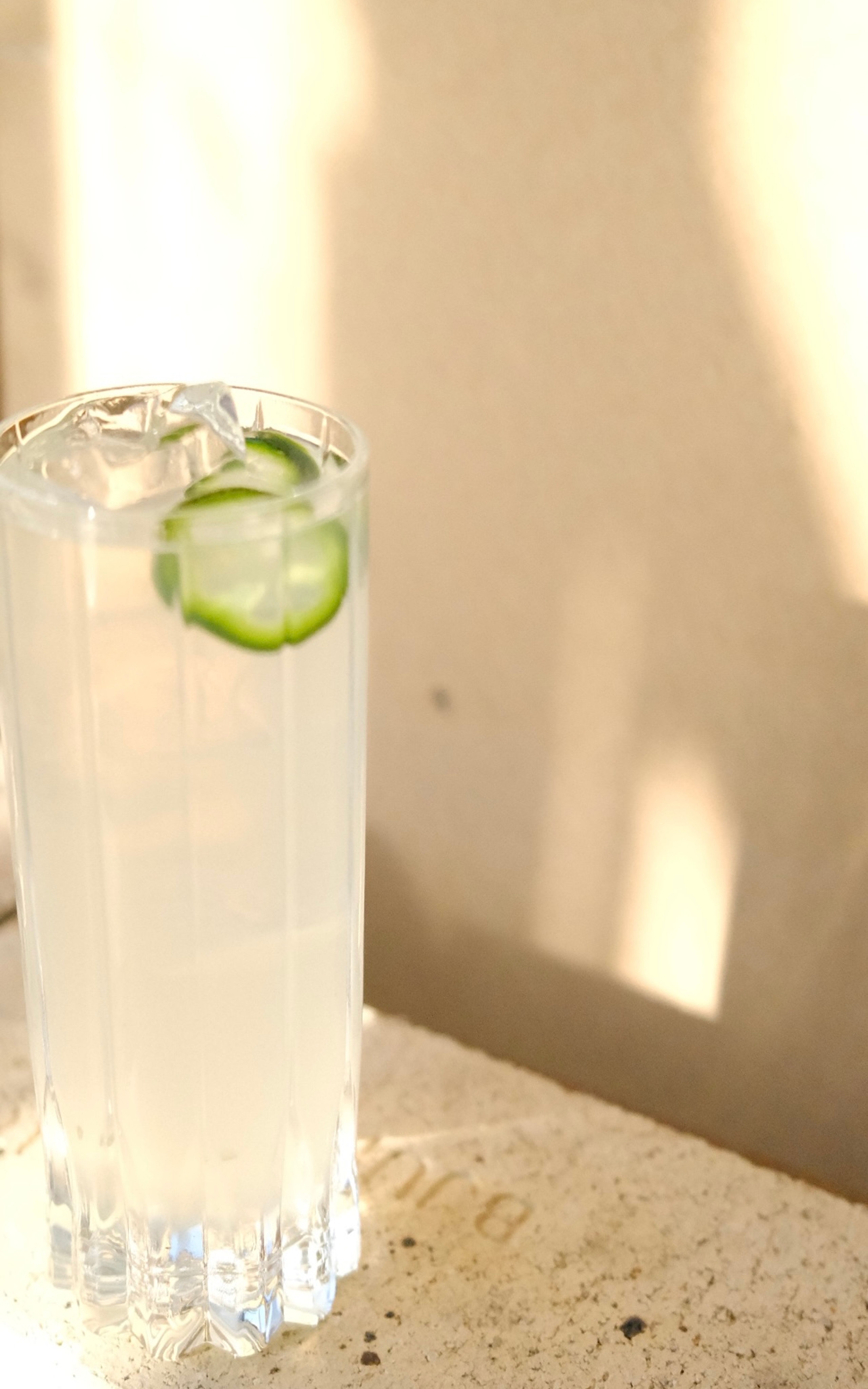 Bild på Skrea Backe Jalapeno fizz cocktail i ett riedel highball glas.