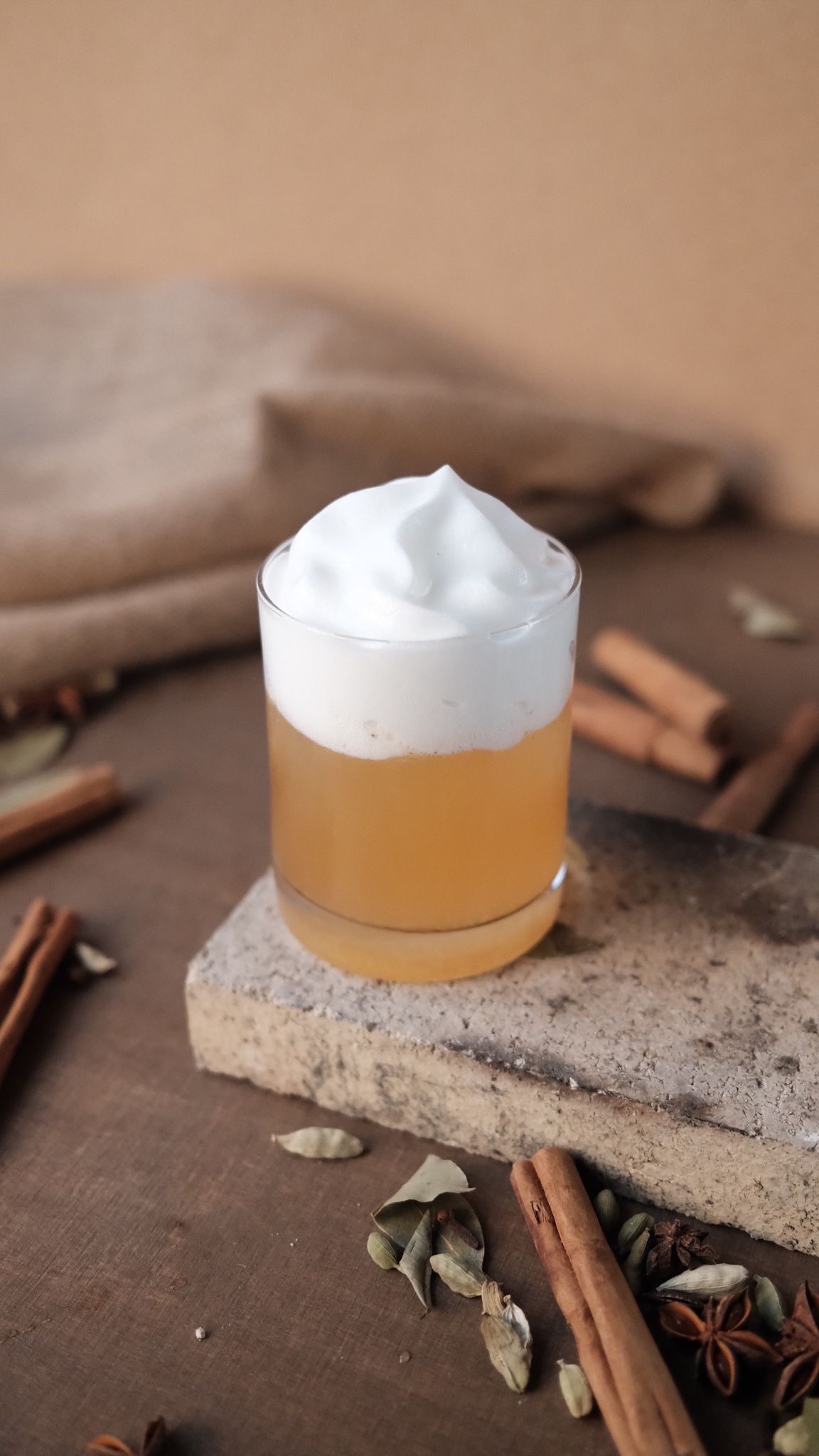 Bild på en glöggdrink med ingefärsskum 