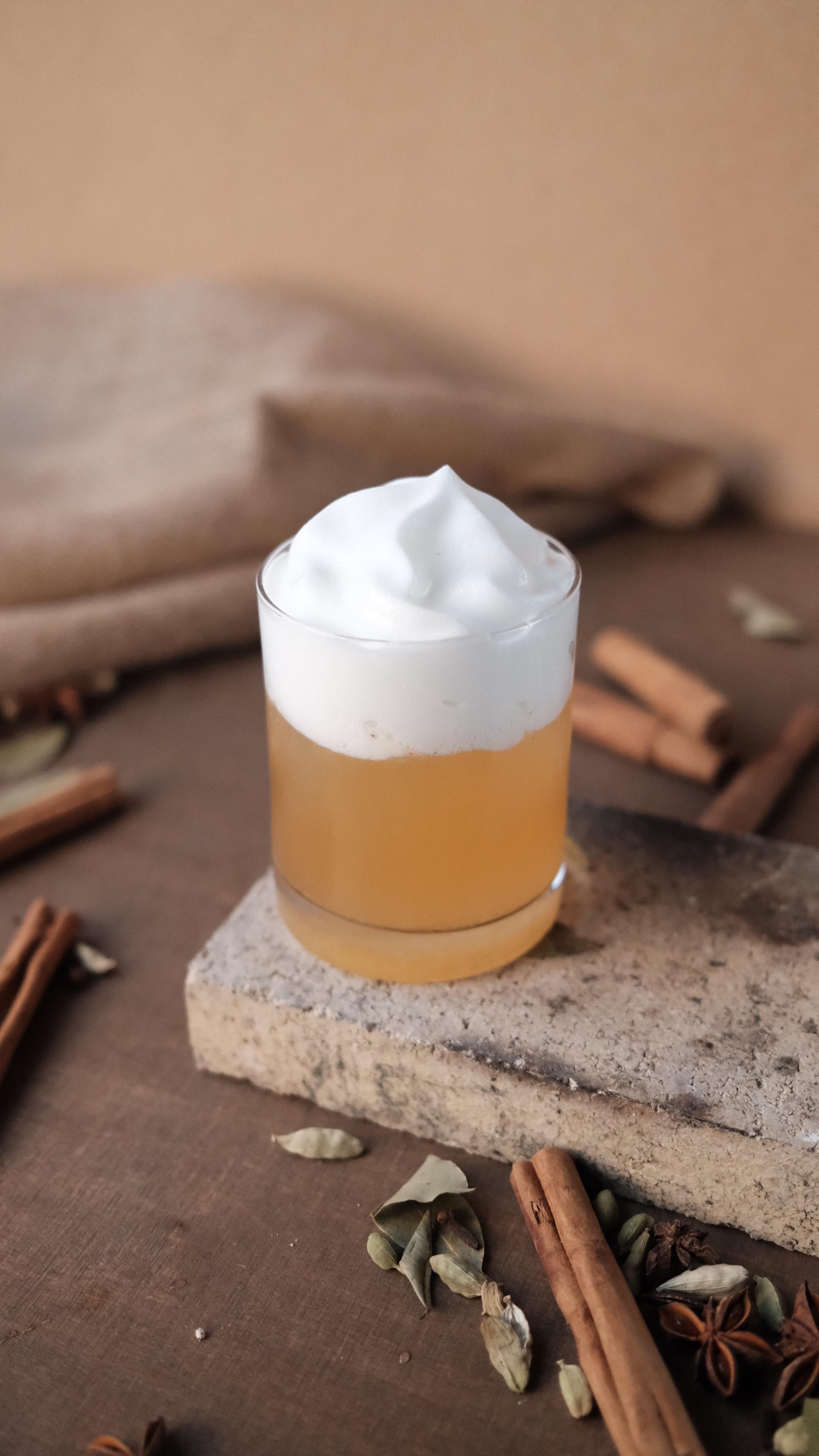 Bild på en glöggdrink med ingefärsskum