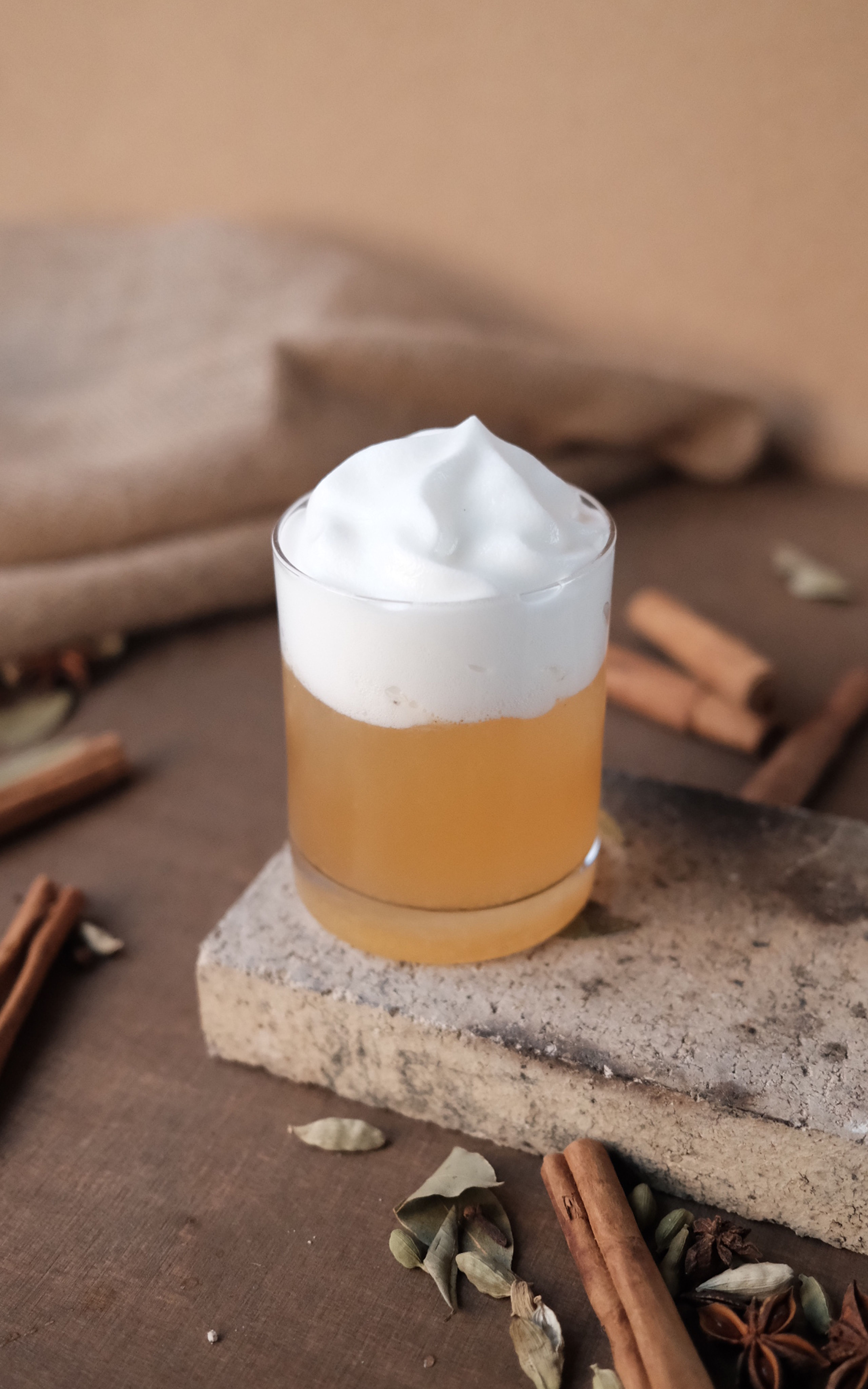 Bild på en glöggdrink med ingefärsskum