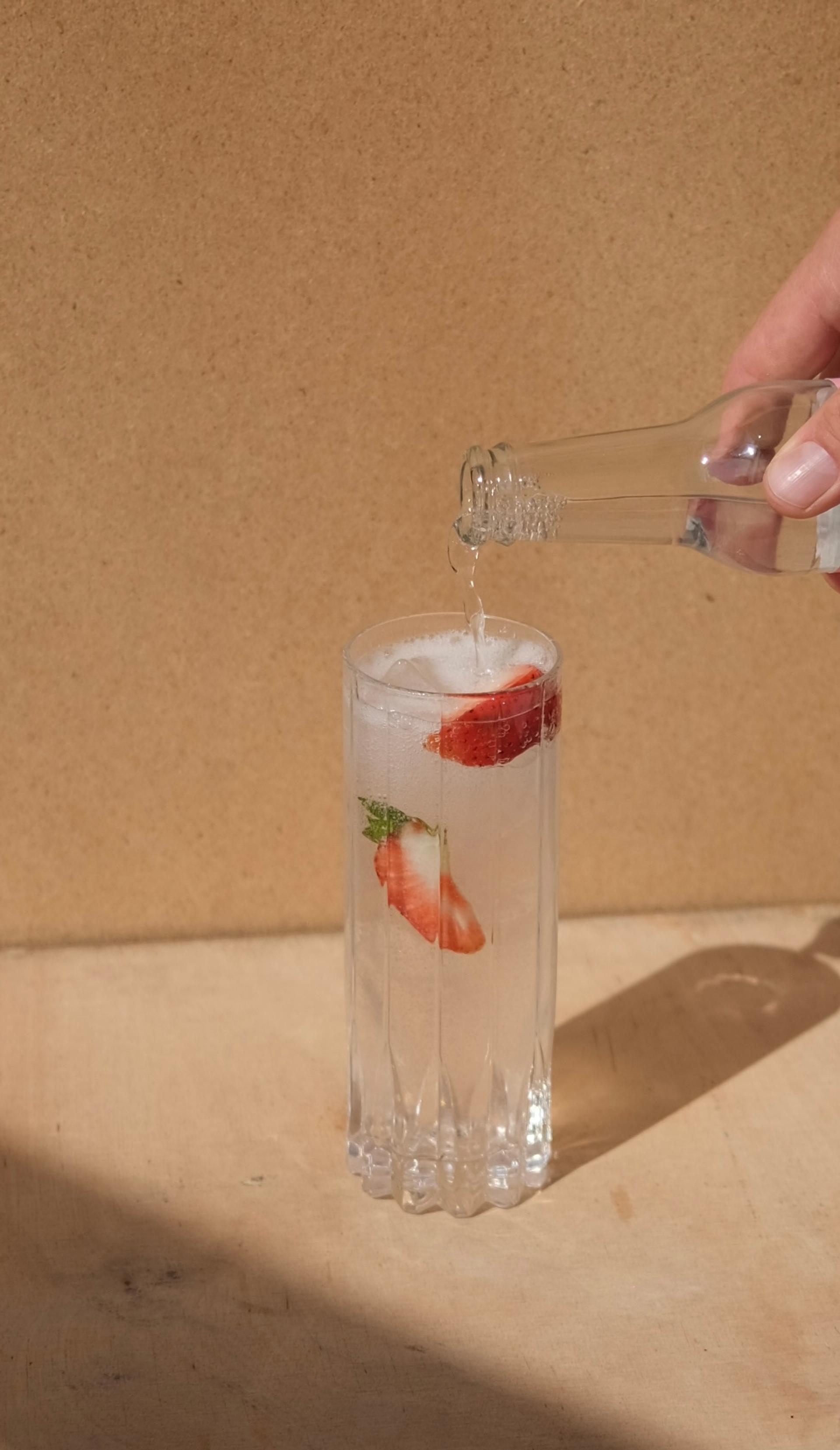 Bild på en somrig gin och tonic med summer gin 2025