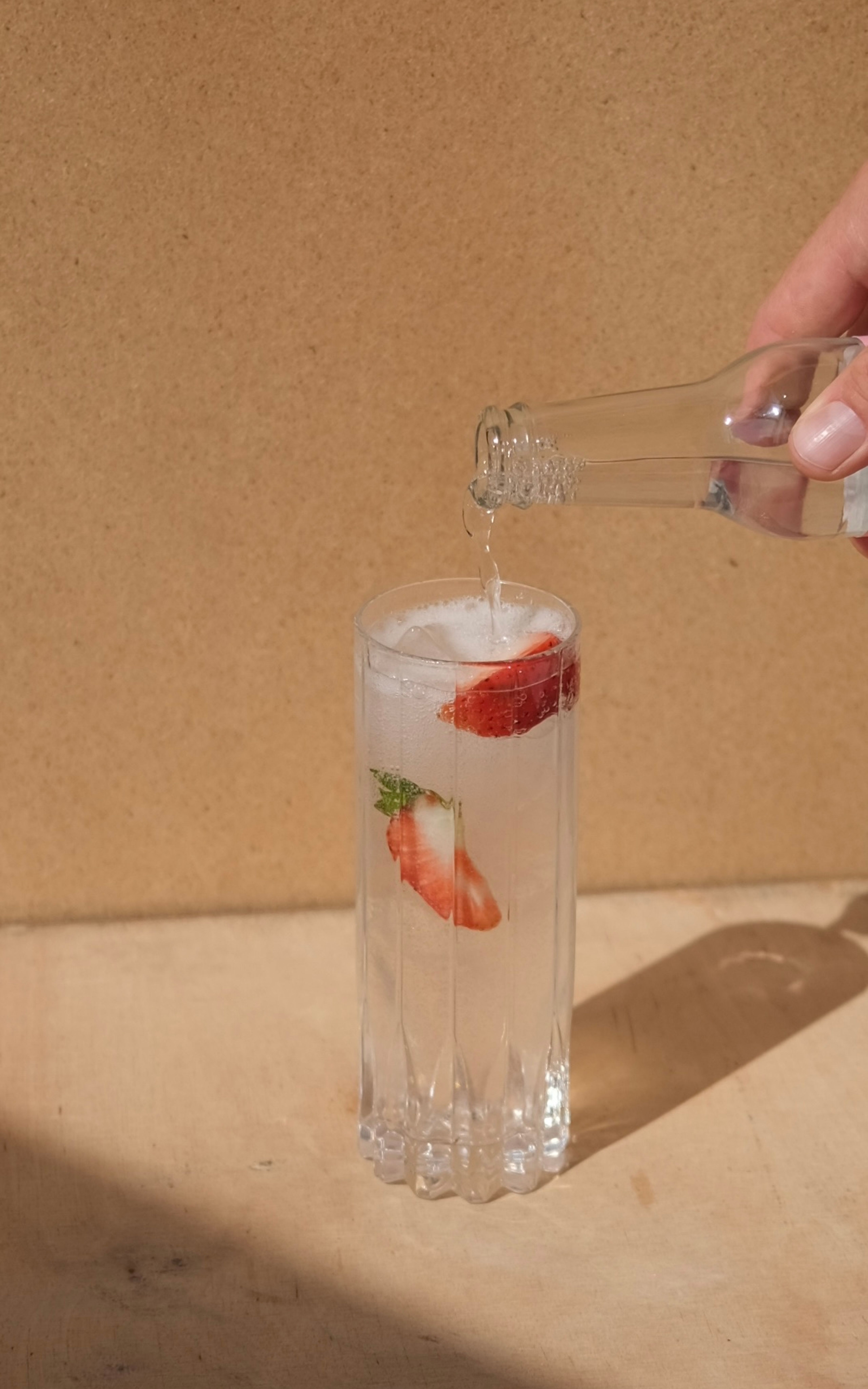 Bild på en somrig gin och tonic med summer gin 2025