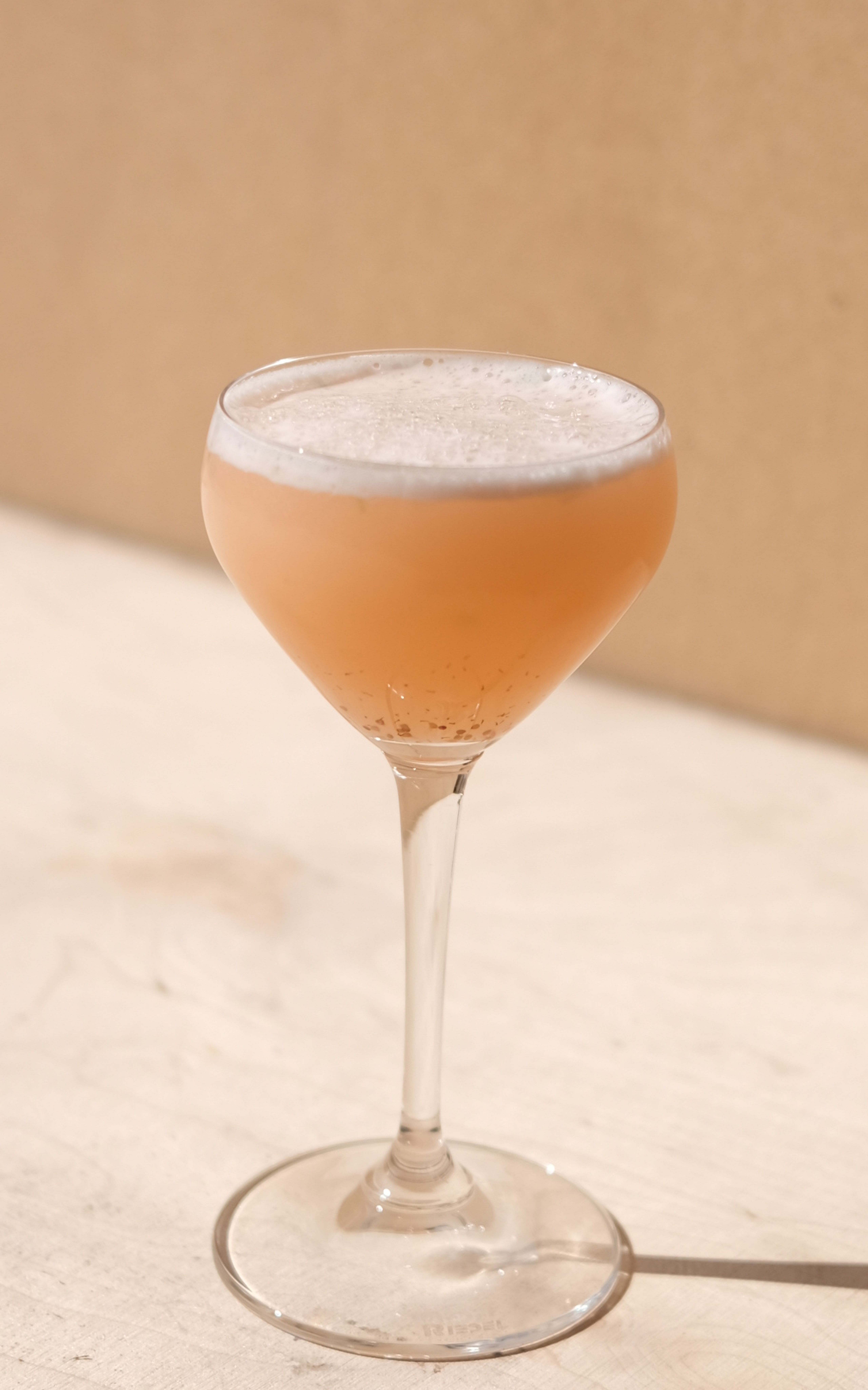 Somrig sour med gin från Skrea Backe Destilleri.