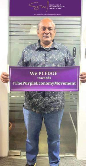 Sridhar Ranganathan, CEO of Shankar Mahadevan Academy with the pledge
