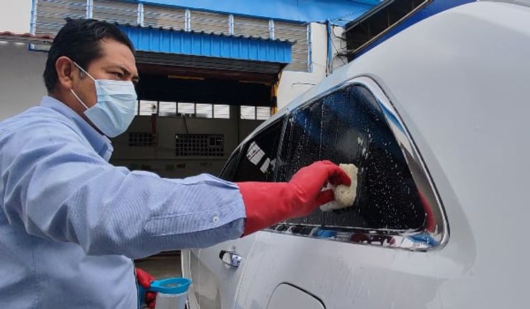 ¿Cómo quitar la lluvia ácida de cristales?