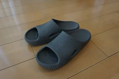 中高年の踵を守る Crocsのリカバリーサンダル