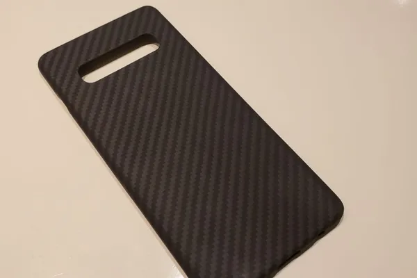 Galaxy S10+ カバーはPITAKAにしました。