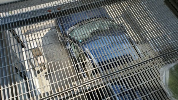 グレーチングバルコニーに人工芝を設置したら最高だった。