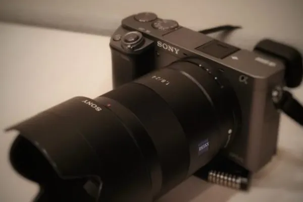 落としてしまったα6000。修理費用は…
