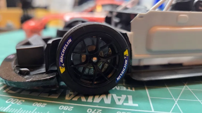 ブレーキキャリパーは光沢が良い感じ