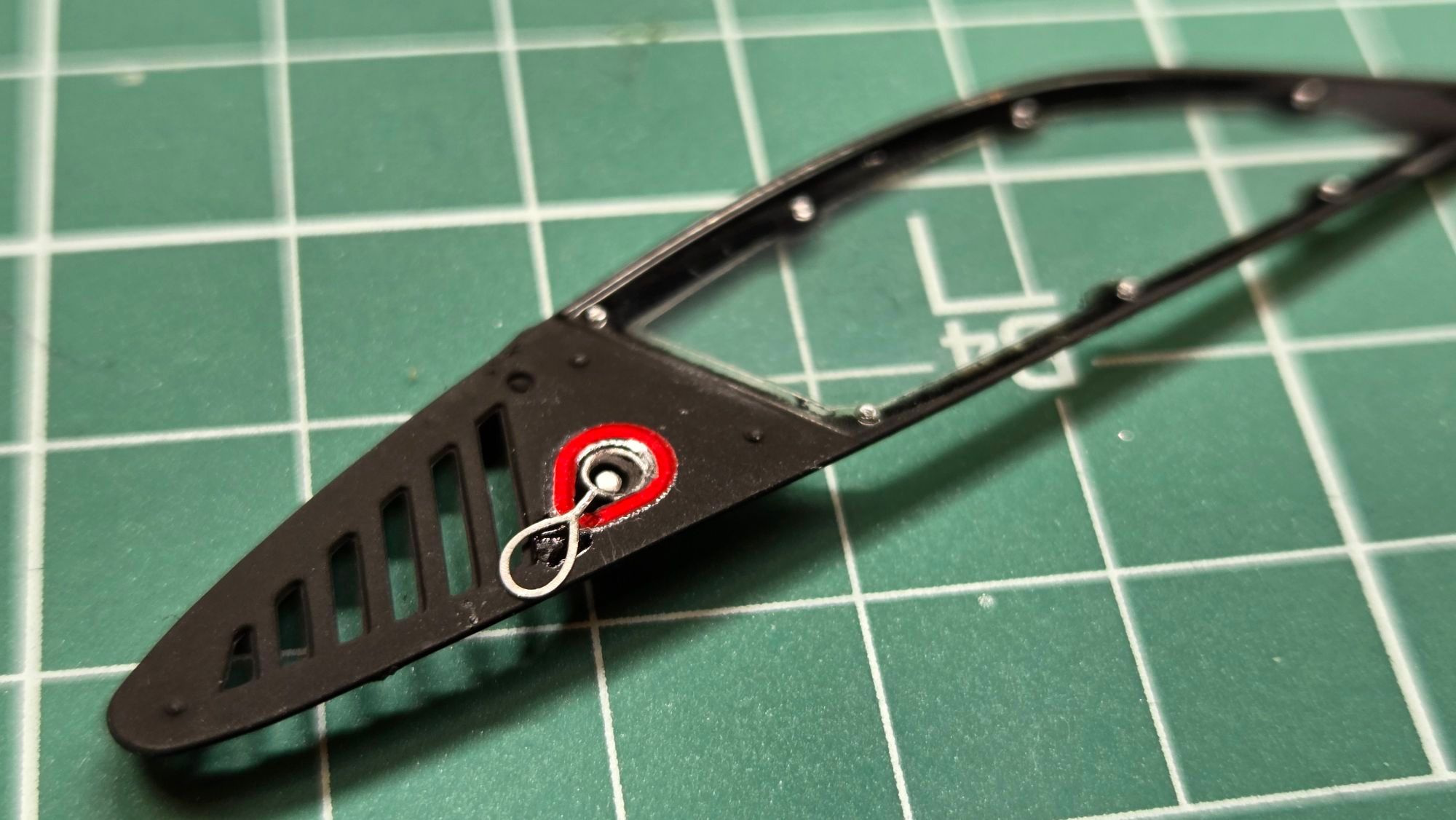 こういうのはエッチングパーツならではの質感