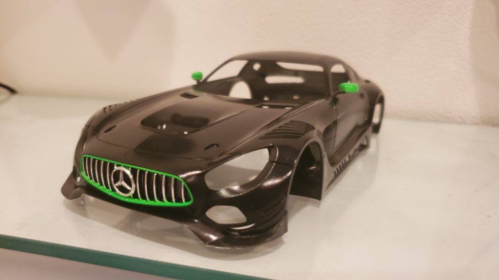 グリルの内側に当たるところをブラックアウト