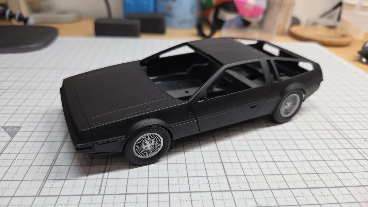 黒サフ後に仮組みしてみた。黒一色もかっこいい。