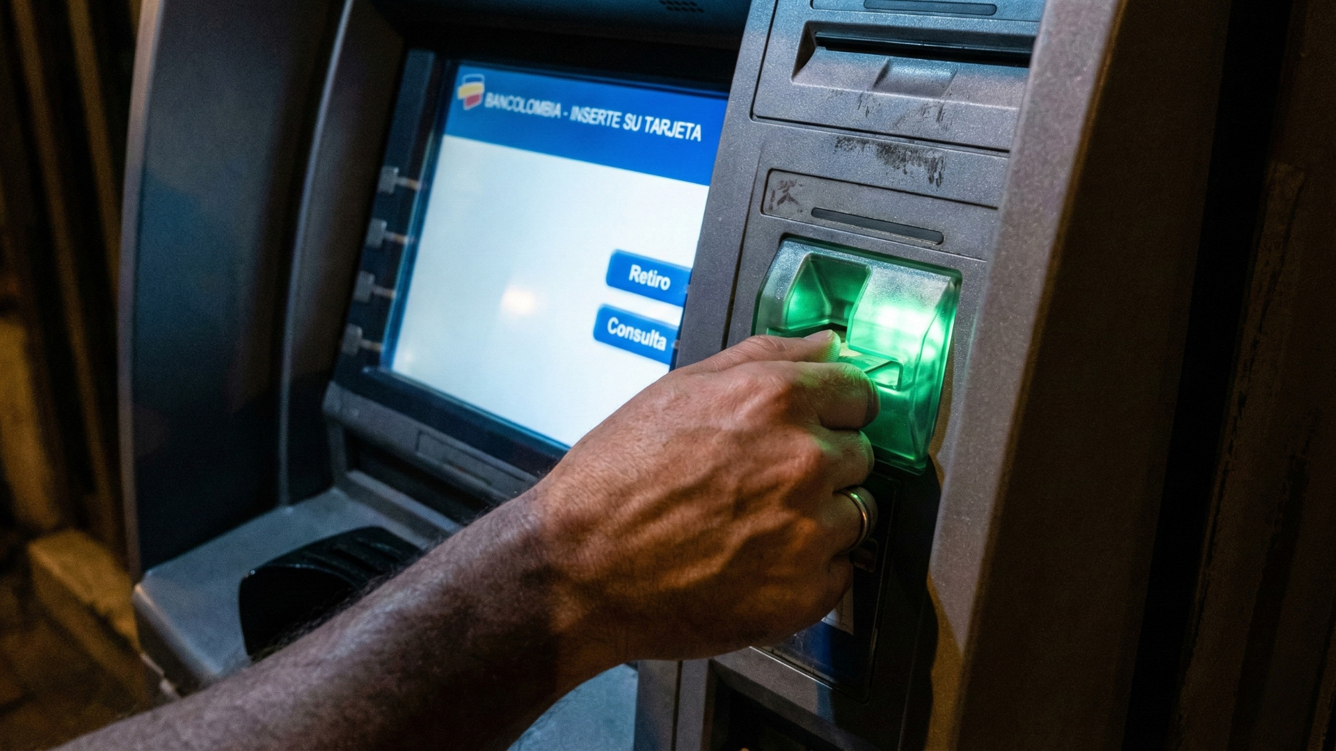 ¿CAJERO TRABADO O TRAMPA? 4 SEÑALES DE ALERTA QUE DEBES REVISAR EN 5 SEGUNDOS
