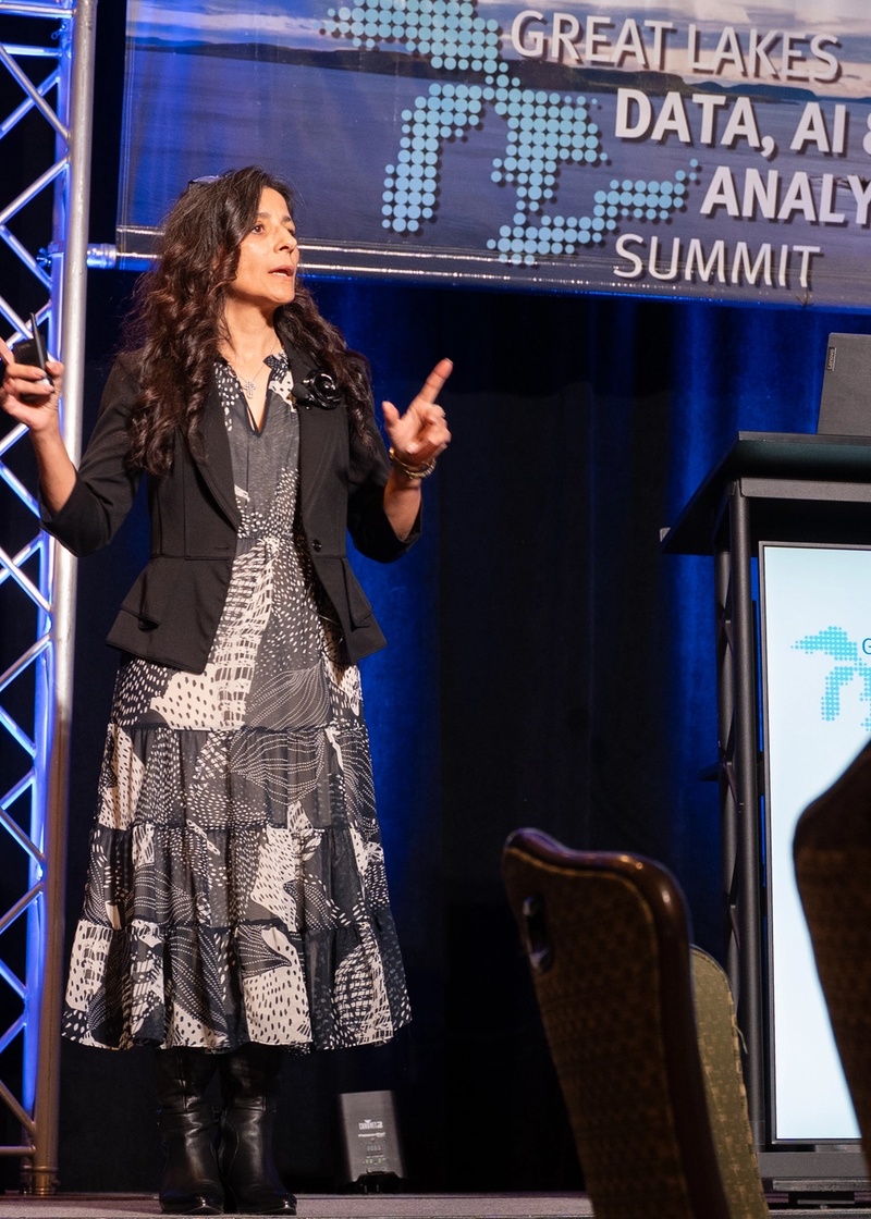 Woman presenting a conference